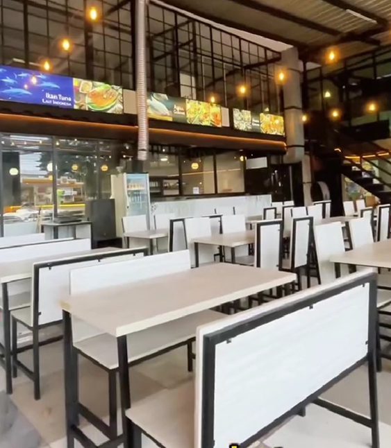 Gedung acara pesta keluarga di Terminal IKan Seafood